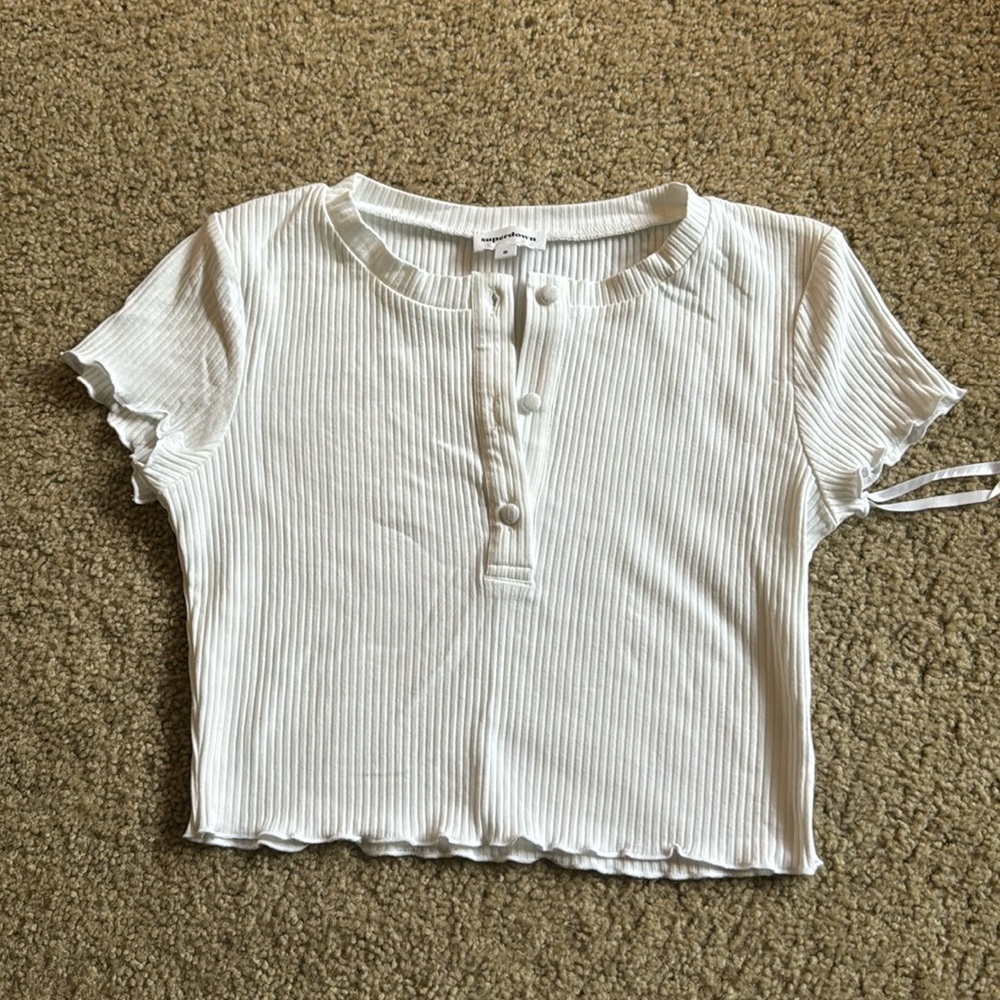 Super down short sleeve ruffled edges crop top with buttons